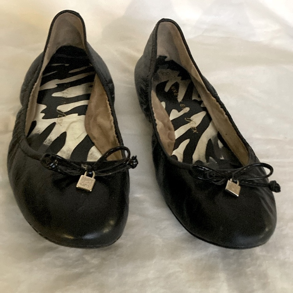 ANNE KLEIN BLACK LEATHER BALLET FLATS 8.5M